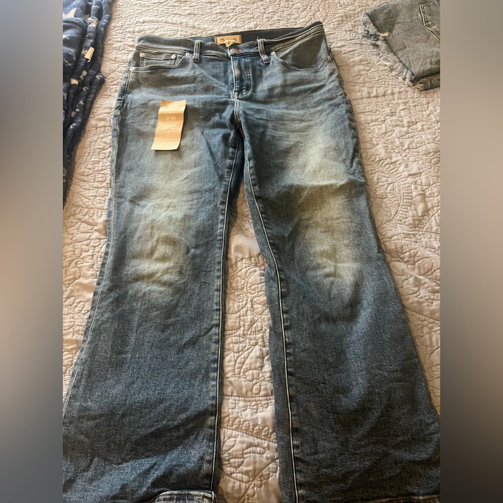 Madewell Mid-Rise kick out jeans